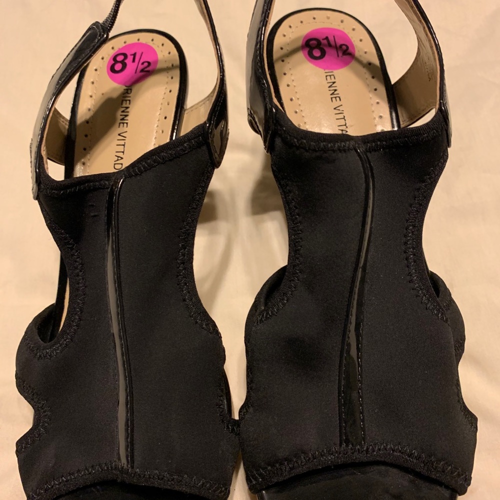 3/$20- NWOT- Adrienne Vittadini Collyn Sandals - Picture 3 of 4
